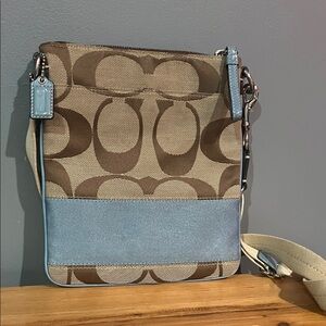 Coach Signature Canvas Swingpack crossbody bag